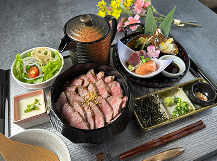 三ヶ日牛ローストビーフ 肉まぶし御膳